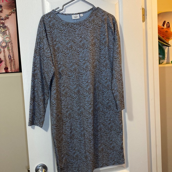 Saint Tropez Dress size small P2P: 23” - Picture 1 of 1